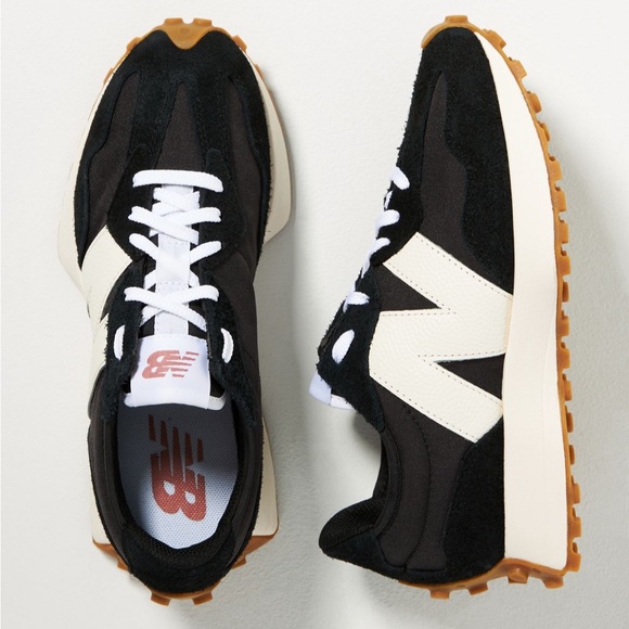 New Balance Retro 327 Black and White Athletic Shoes - 8 - Picture 5 of 12
